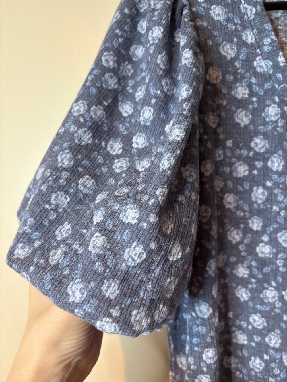 Lauren Conrad Cornflower Blue Floral Puff Sleeve Top NWOT - Picture 2 of 6